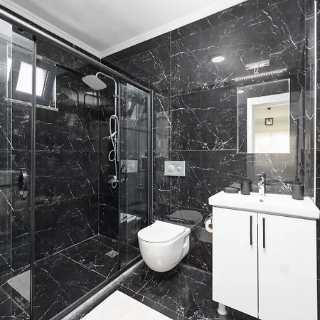 Grand Yasar 1 Vila *